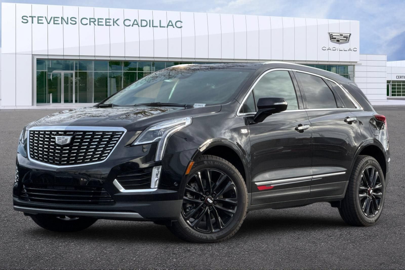Used 2025 Cadillac XT5 Premium Luxury w/ LPO, Red Accent Package FWD image 7