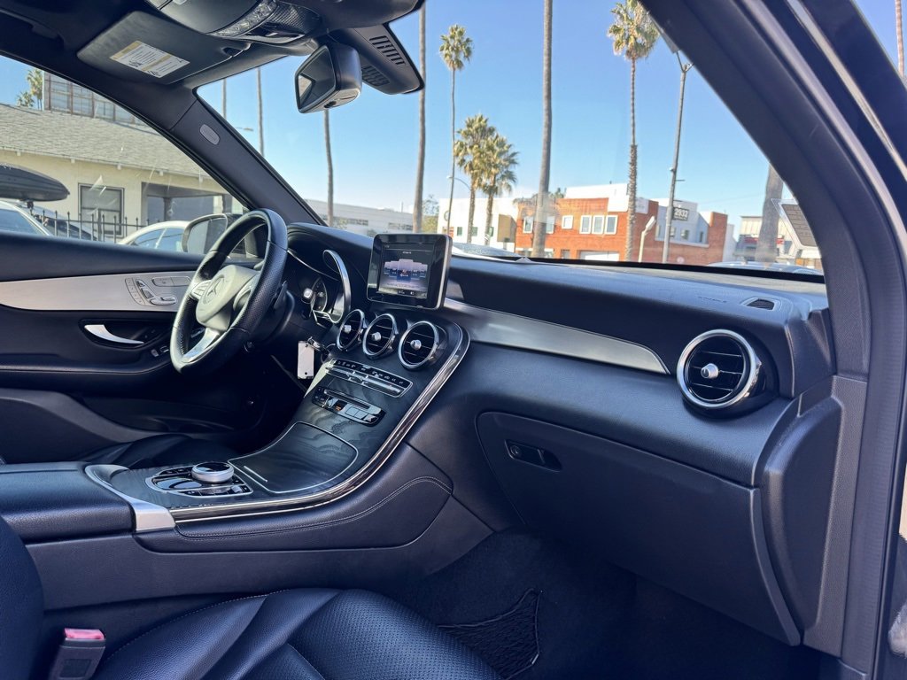 Used 2019 Mercedes-Benz GLC 300 image 24