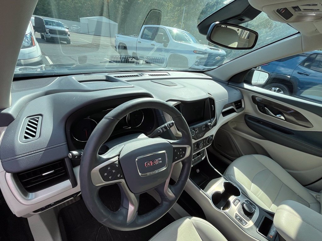 Used 2023 GMC Terrain Denali w/ Denali Premium Package AWD/4WD image 10