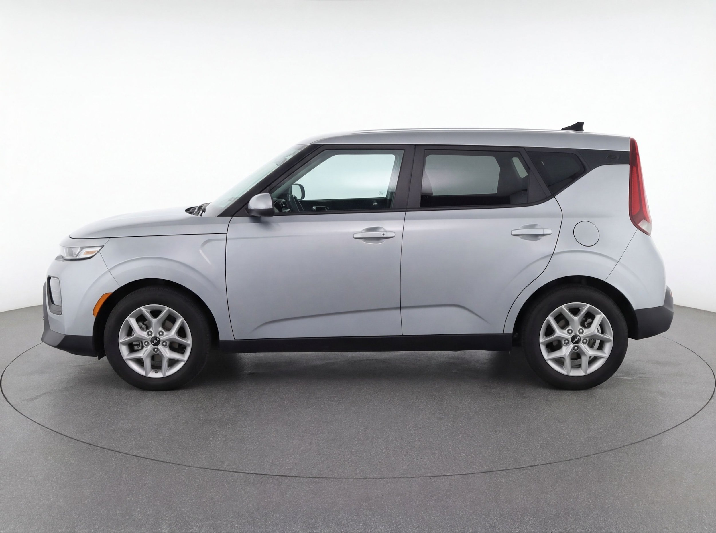 Used 2024 Kia Soul LX w/ Option Group 015 FWD image 4