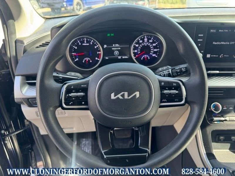Used 2023 Kia Carnival LX image 20