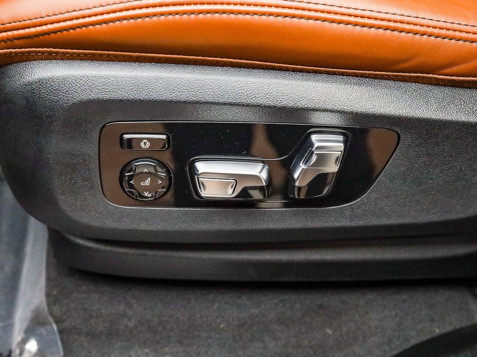 Certified 2025 BMW X7 M60i image 22