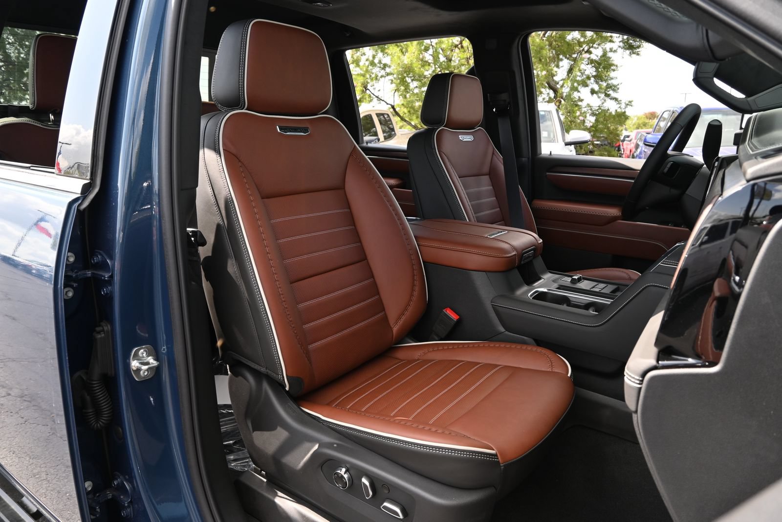 New 2026 GMC Sierra 3500 Denali Ultimate AWD/4WD image 25