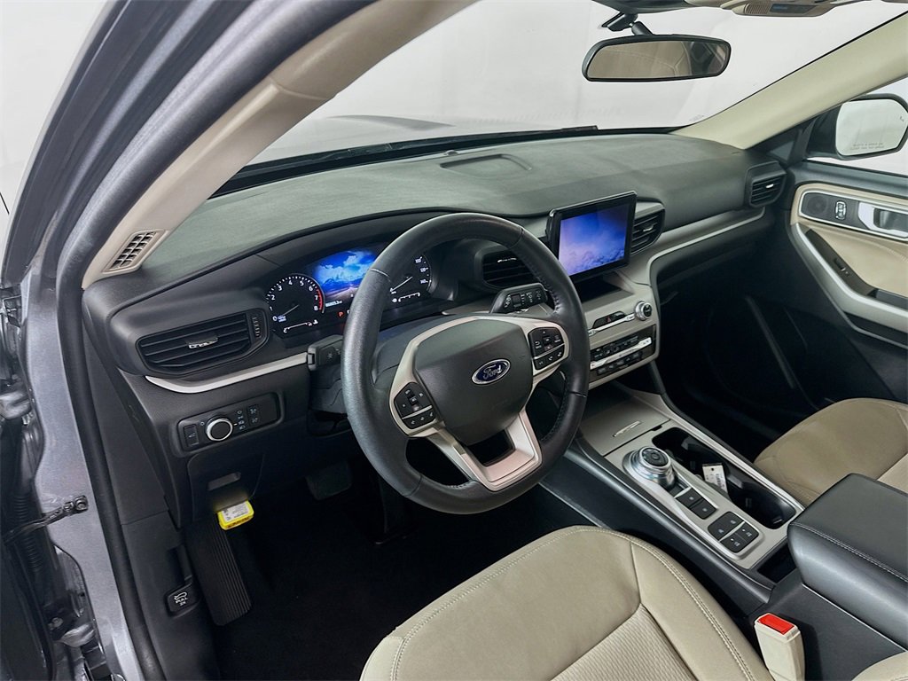 Used 2023 Ford Explorer XLT image 30