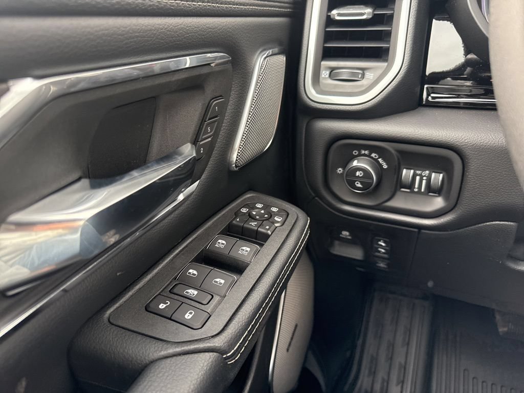 New 2026 RAM 1500 Laramie w/ Night Edition AWD/4WD image 17