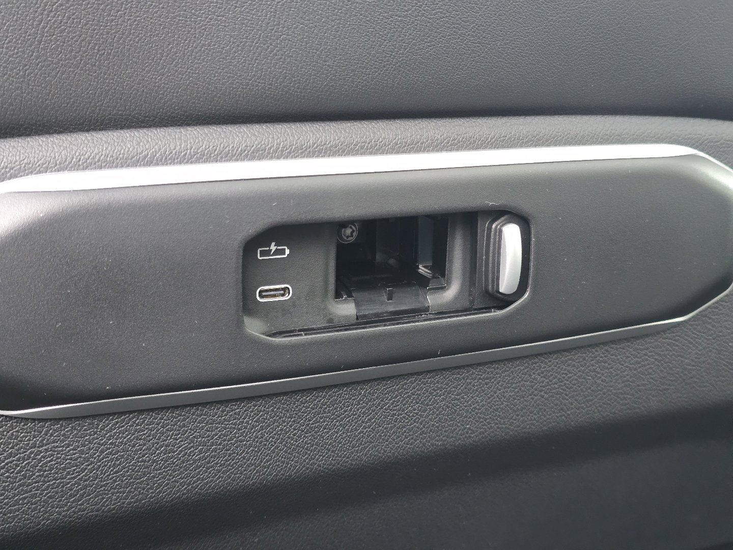 Used 2024 BMW X5 M60i w/ Climate Comfort Package image 20