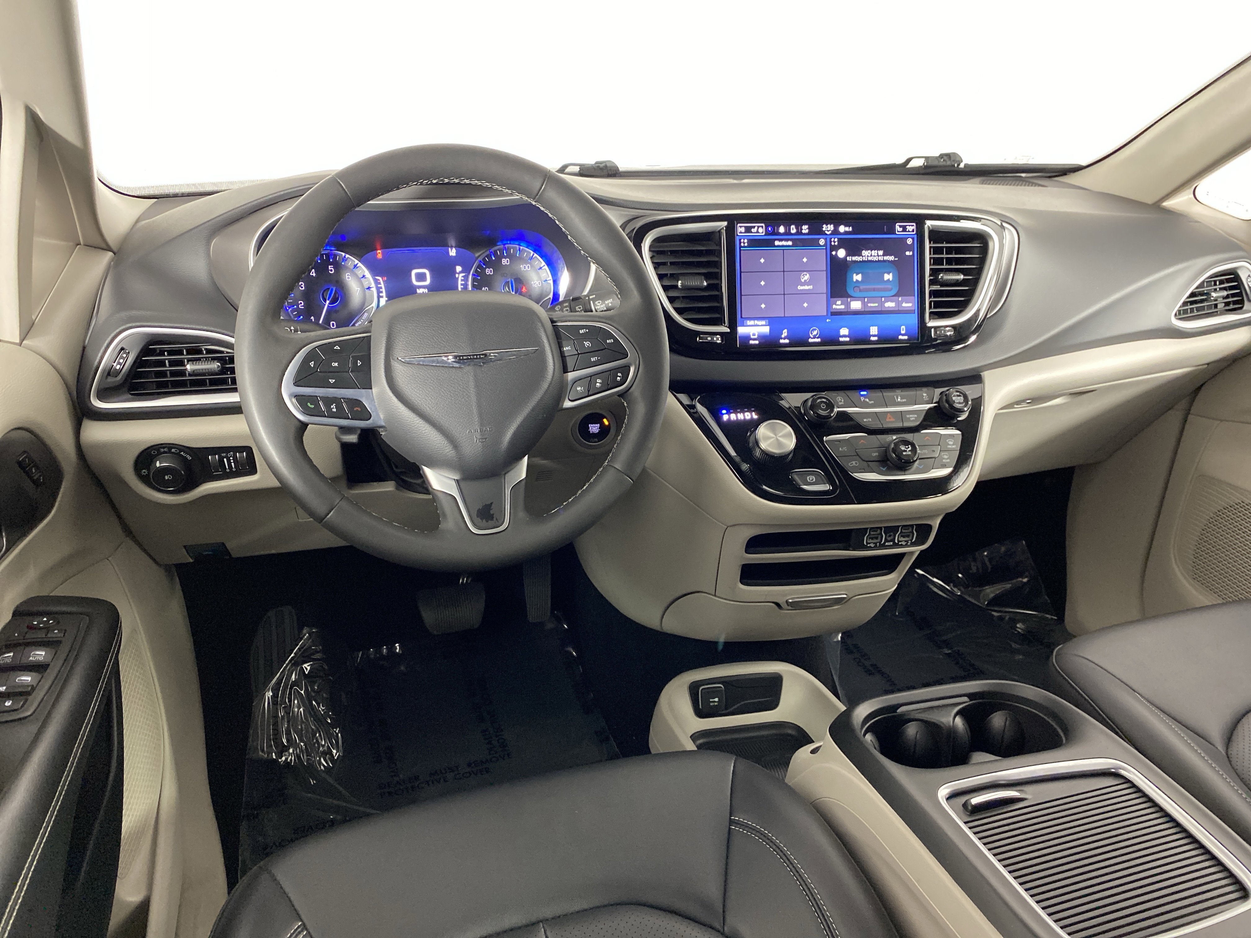 Used 2024 Chrysler Pacifica Touring-L image 18