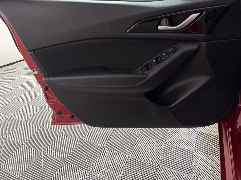 Used 2016 MAZDA MAZDA3 i Touring FWD image 10