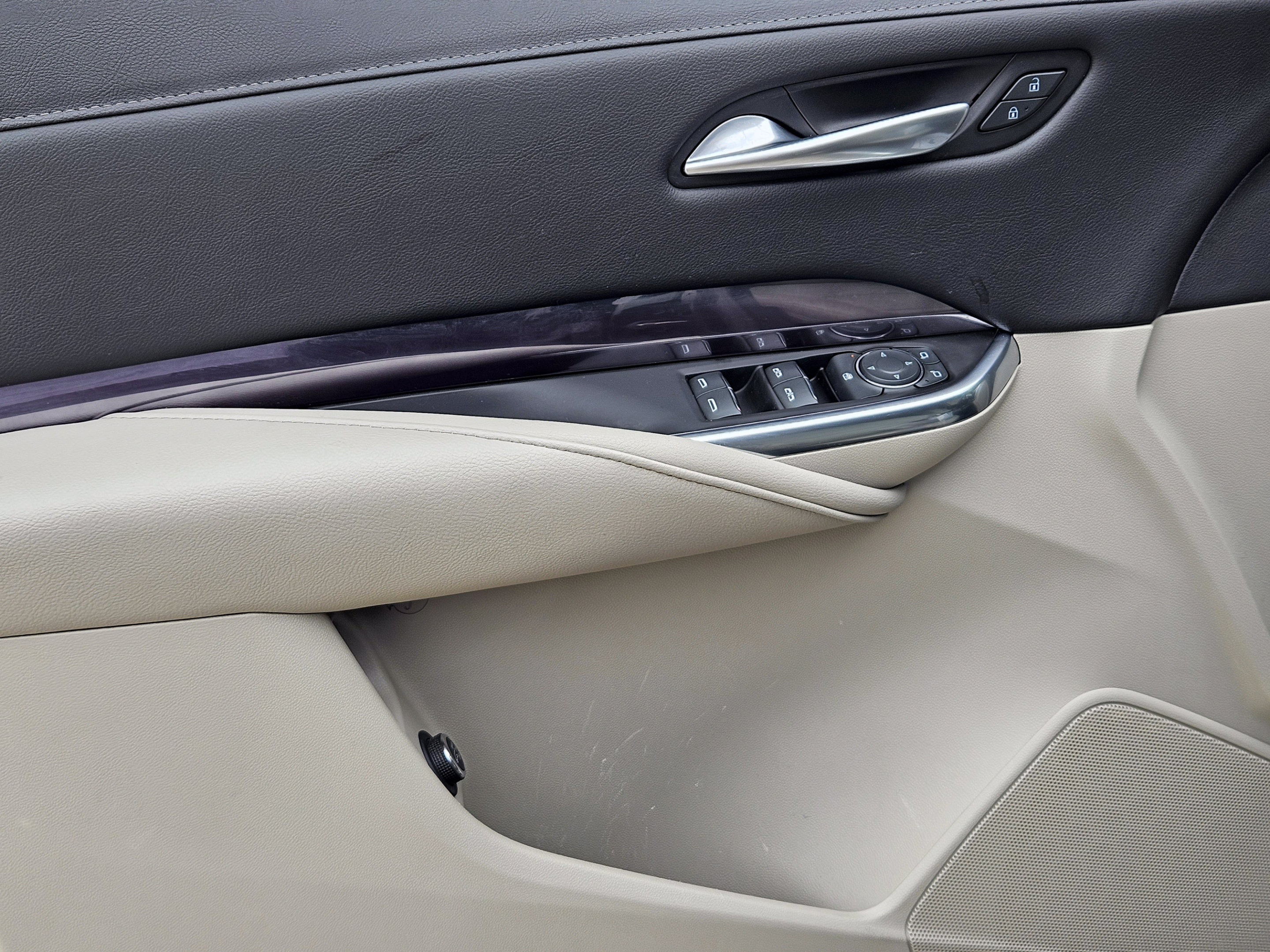 Used 2022 Cadillac XT4 Luxury w/ Cold Weather Package FWD image 21