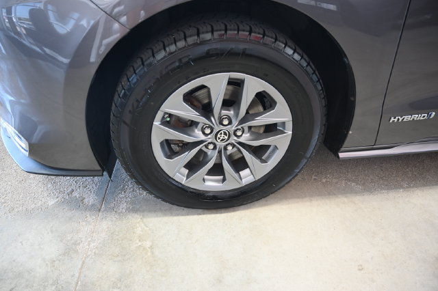 Used 2021 Toyota Sienna XLE w/ XLE Plus Package FWD image 31