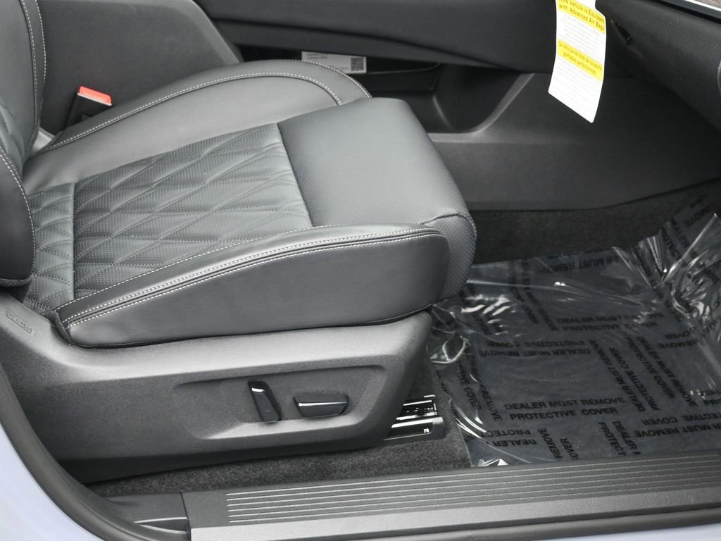 Certified 2025 Nissan Rogue Platinum w/ Tech Package image 7