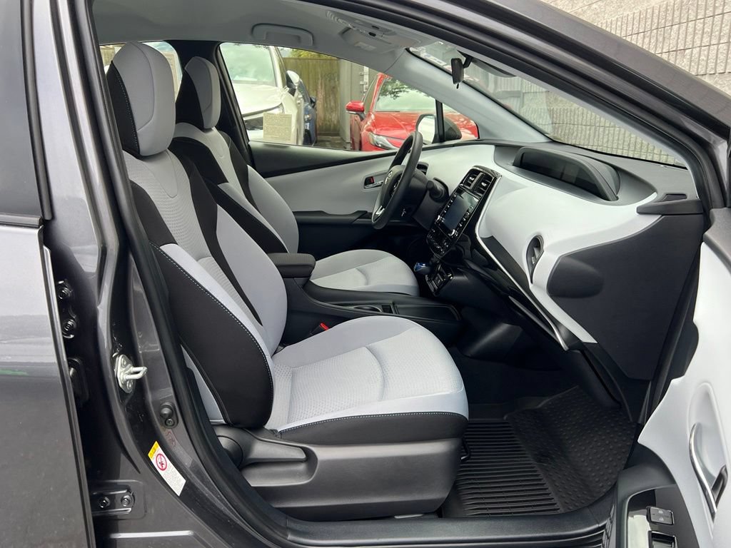 Certified 2022 Toyota Prius LE FWD image 19