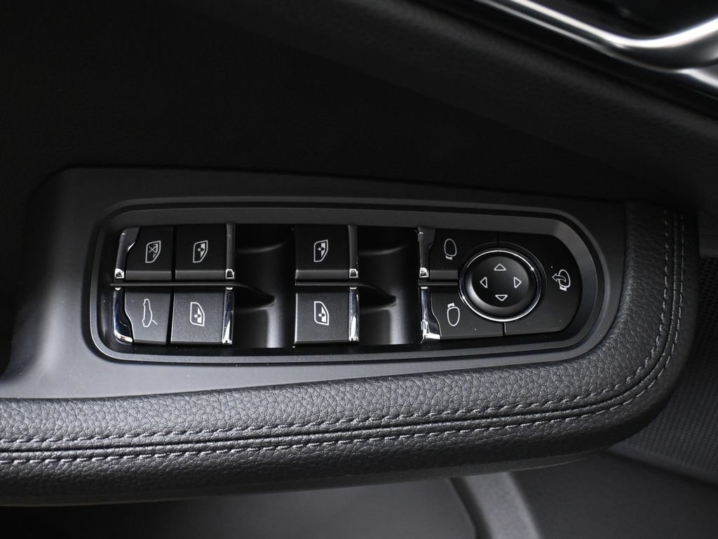 New 2026 Porsche Macan AWD/4WD image 34