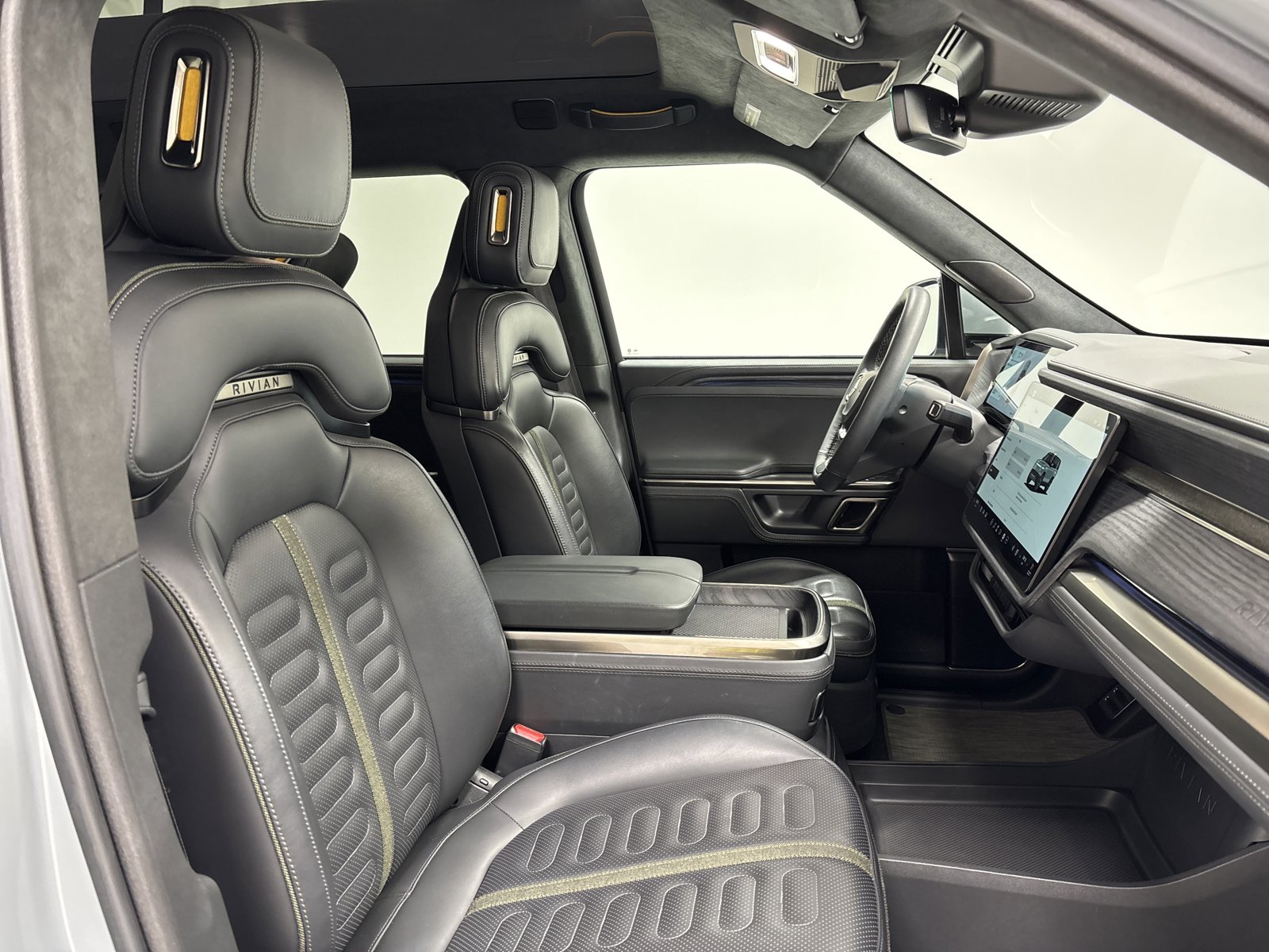 Used 2024 Rivian R1S Adventure AWD/4WD image 24