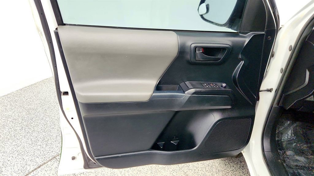 Used 2017 Toyota Tacoma SR RWD image 10