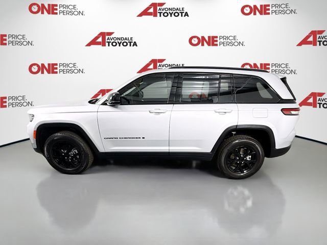 Used 2025 Jeep Grand Cherokee Altitude AWD/4WD image 4