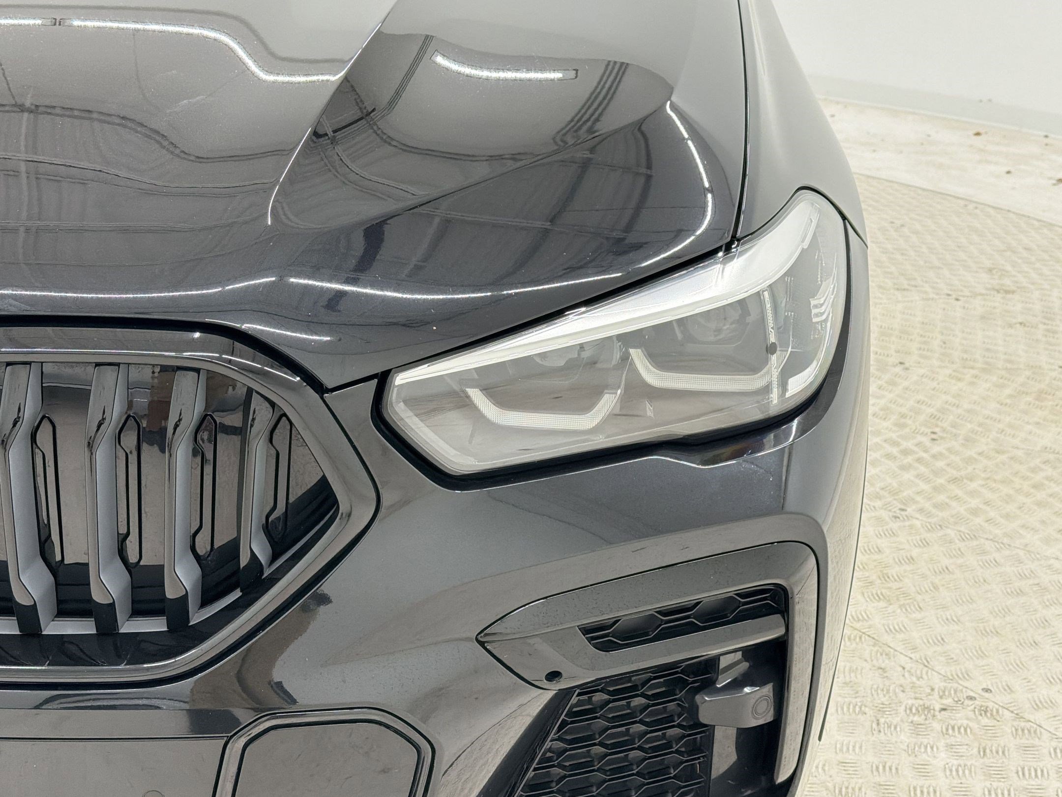 Used 2022 BMW X6 M50i image 11