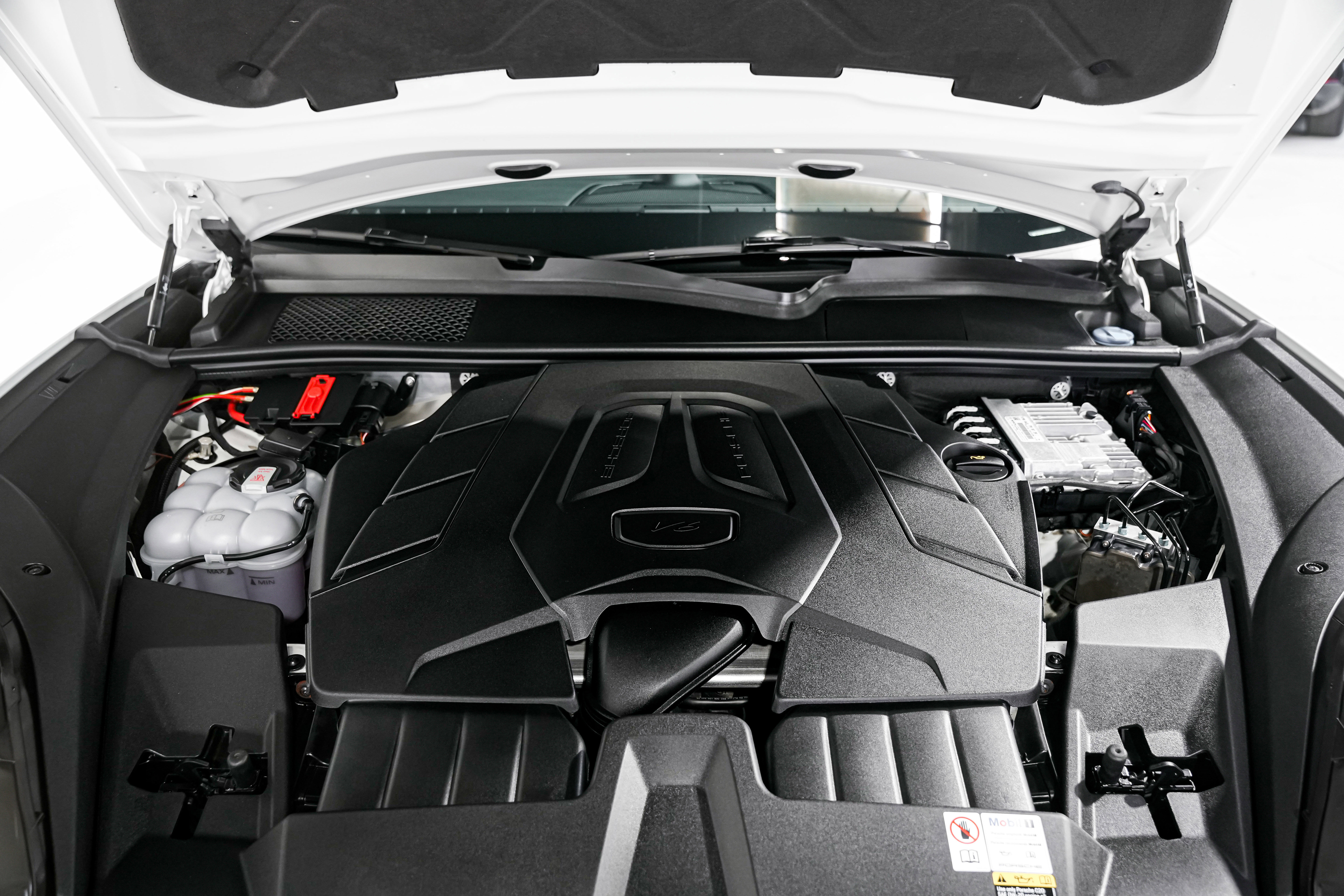 Used 2024 Porsche Cayenne Coupe w/ Premium Package Plus image 49