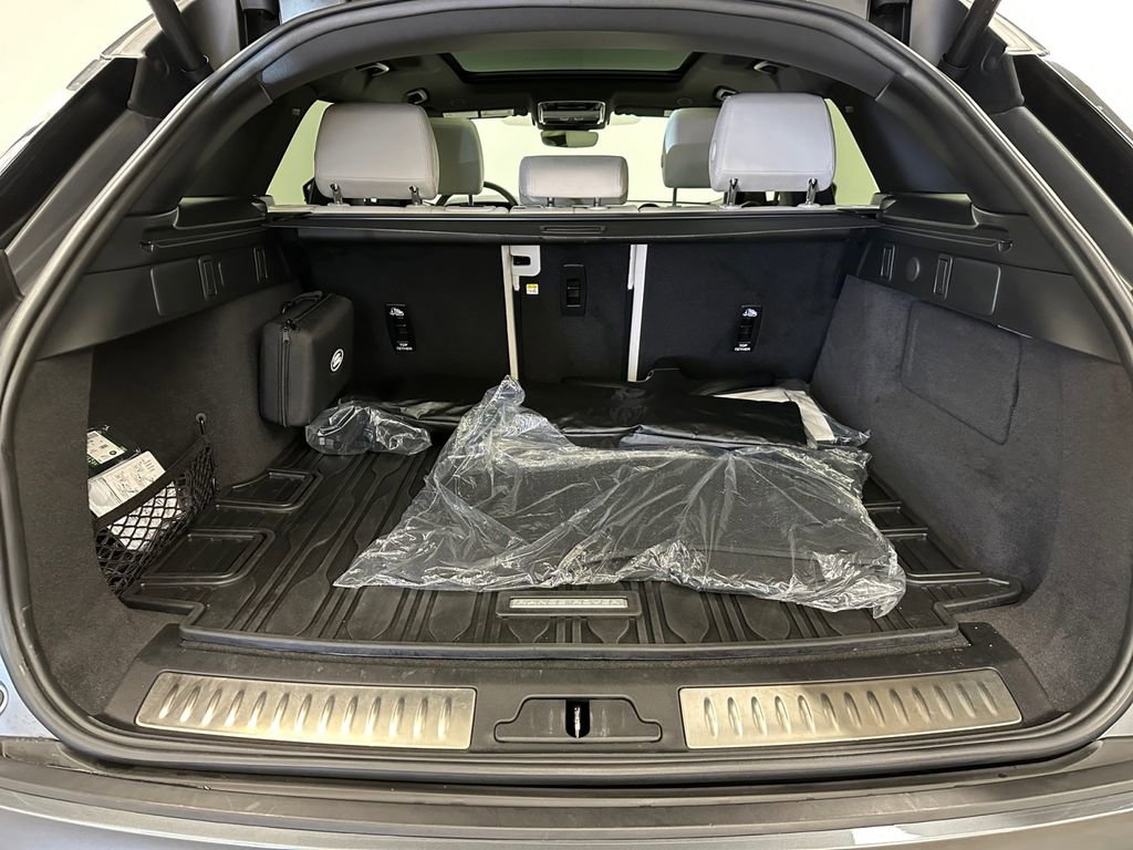 Used 2023 Land Rover Range Rover Velar R-Dynamic S image 16