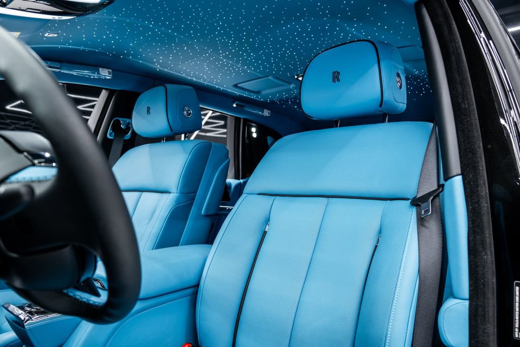 Used 2025 Rolls-Royce Phantom Sedan RWD image 39