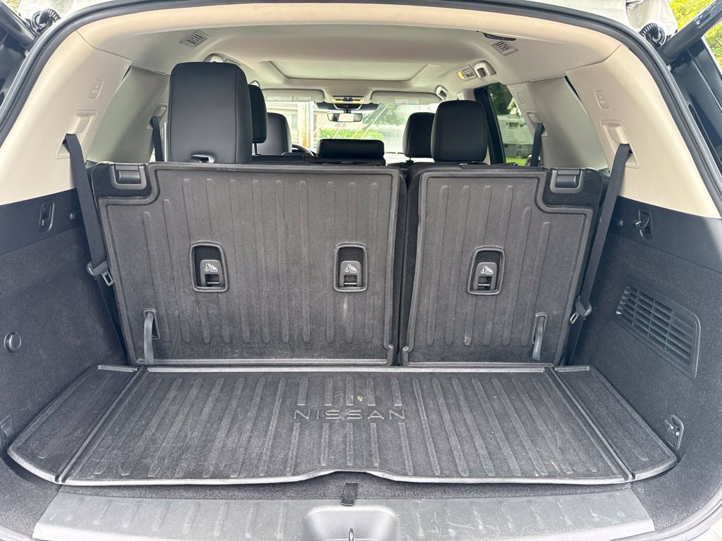 Used 2024 Nissan Pathfinder Platinum w/ Cargo Package AWD/4WD image 16