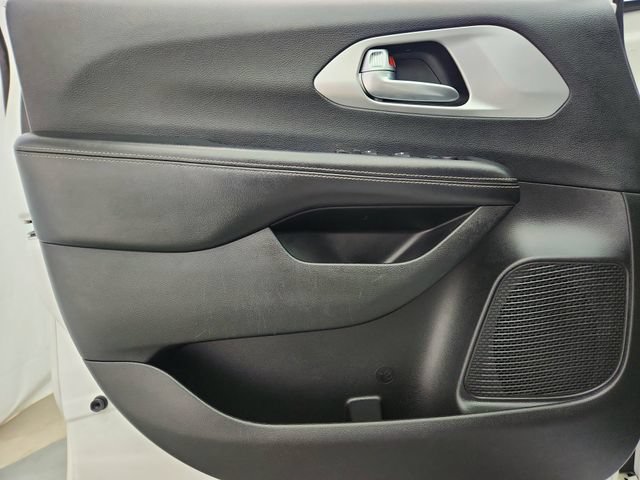 Used 2018 Chrysler Pacifica Touring Plus w/ S Appearance Package FWD image 22