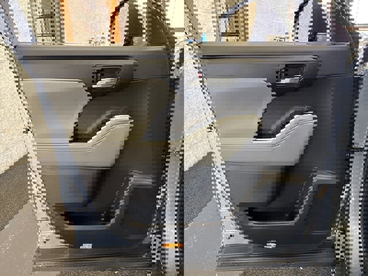 Certified 2024 Toyota Highlander XLE image 35