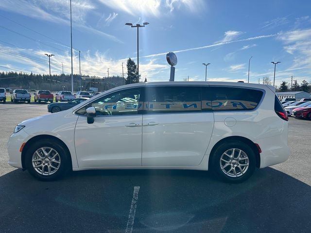 Used 2023 Chrysler Pacifica Touring-L image 5