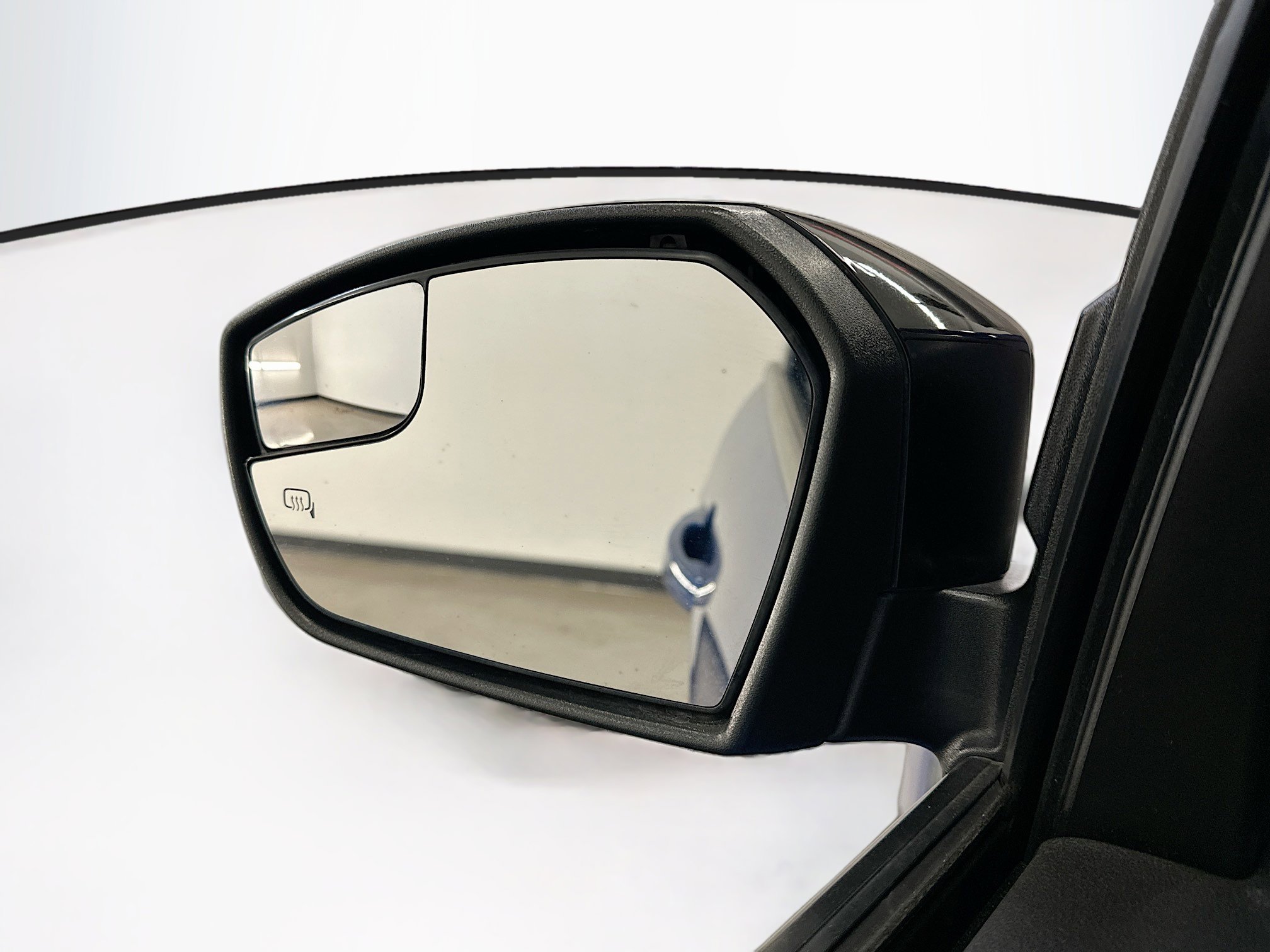 Used 2018 Ford Escape SEL w/ SEL Sport Appearance Package image 16