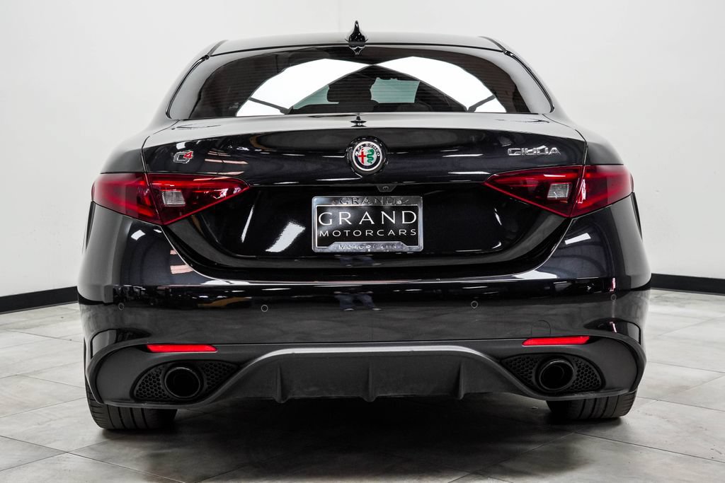 Used 2023 Alfa Romeo Giulia Veloce AWD/4WD image 9