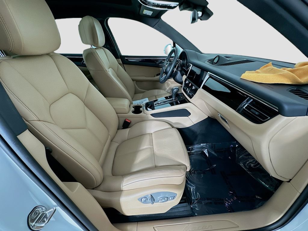 Used 2025 Porsche Macan image 31