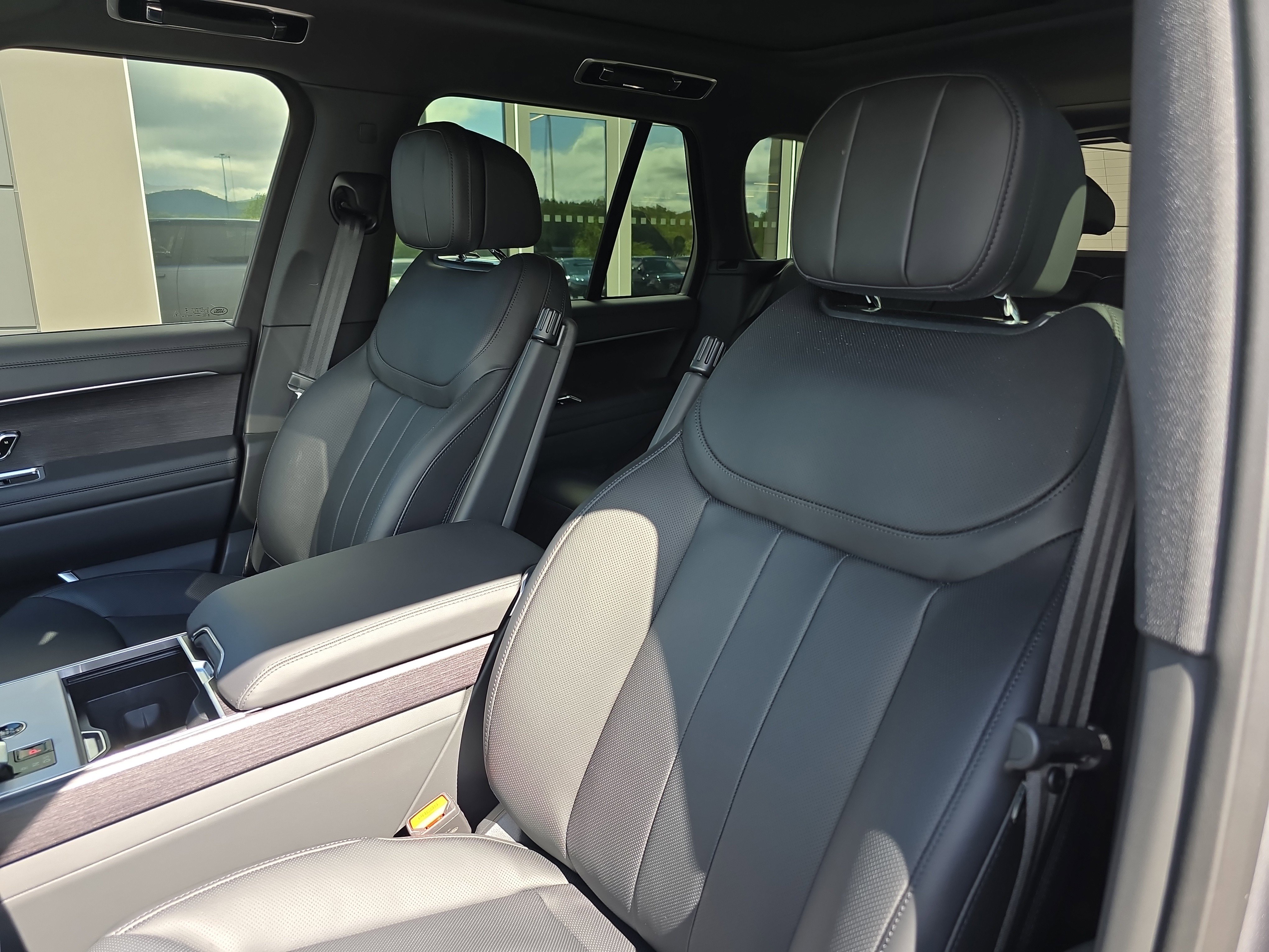 Certified 2026 Land Rover Range Rover SE AWD/4WD image 20