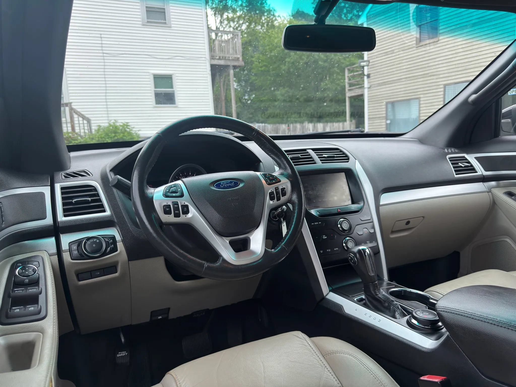 Used 2015 Ford Explorer XLT w/ Equipment Group 202A AWD/4WD image 29