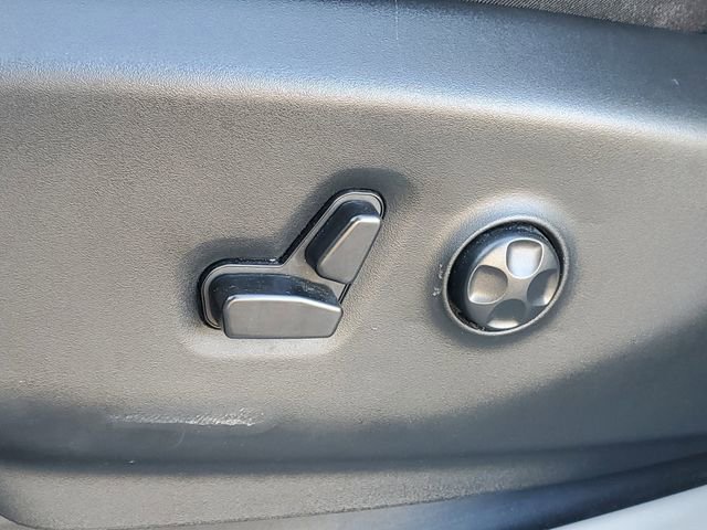 Used 2023 Chrysler Pacifica Touring-L image 13