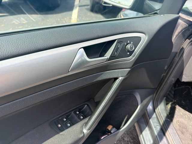 Used 2016 Volkswagen Golf S FWD image 8