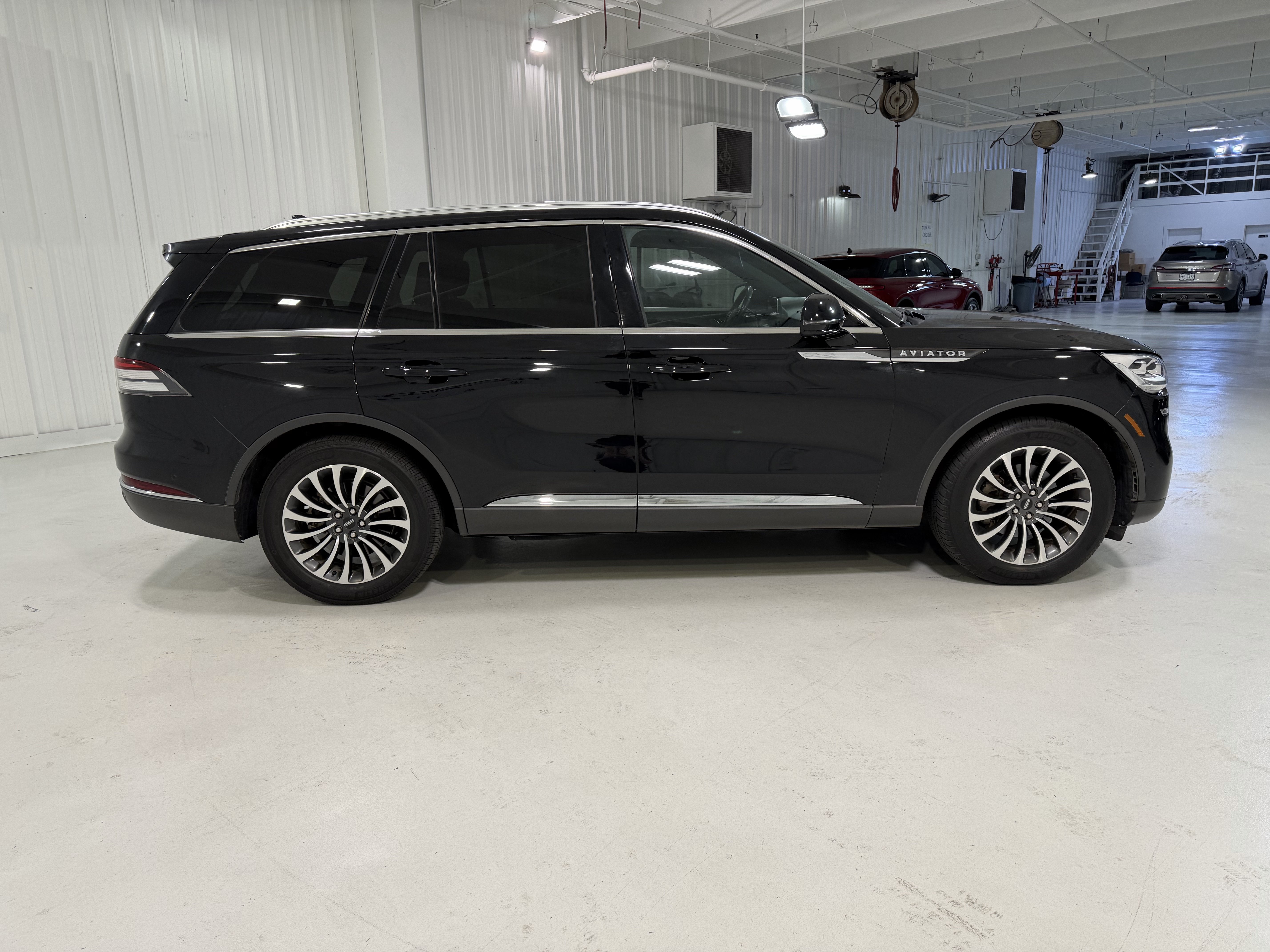 Used 2022 Lincoln Aviator Reserve w/ Equipment Group 201A RWD image 6