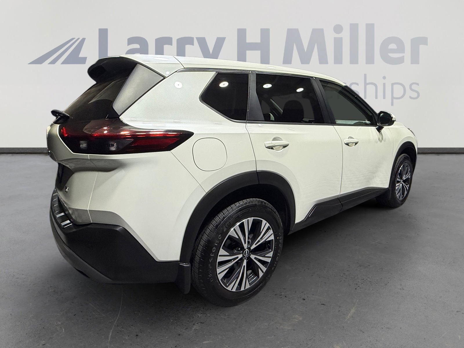 Used 2022 Nissan Rogue SV image 5