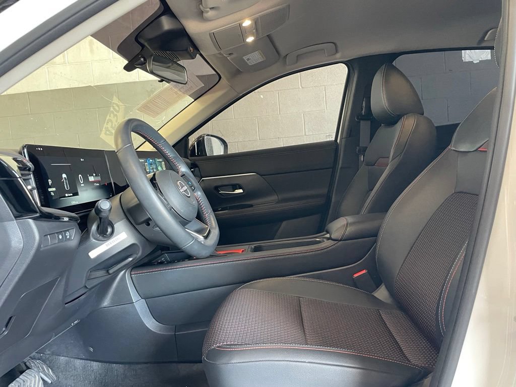 Certified 2026 Nissan Kicks SR FWD image 10