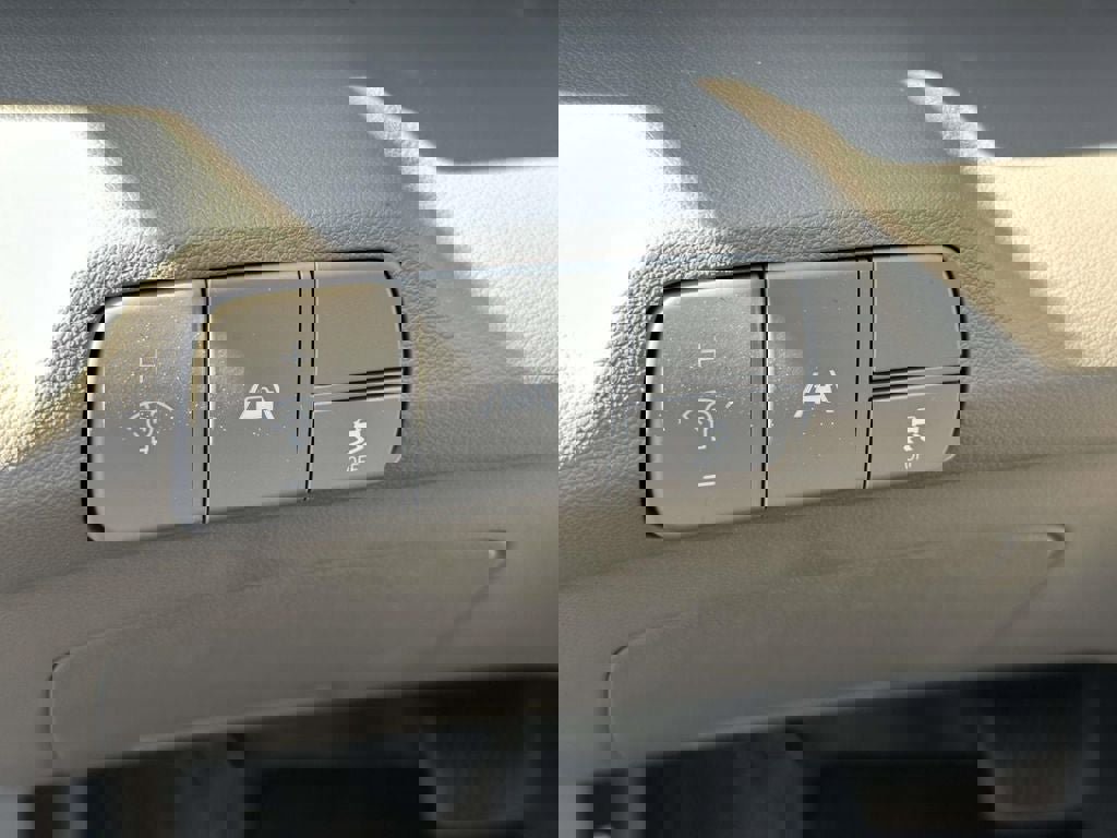 Used 2021 Hyundai Elantra SEL w/ Convenience Package FWD image 16