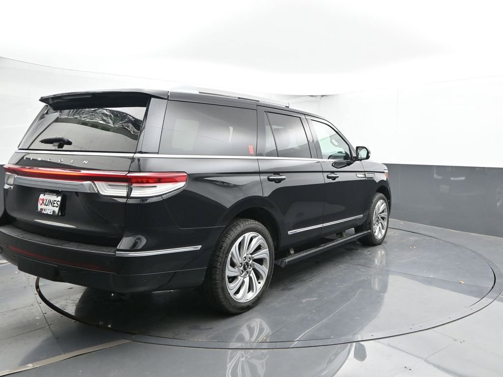 Used 2024 Lincoln Navigator Premiere image 12