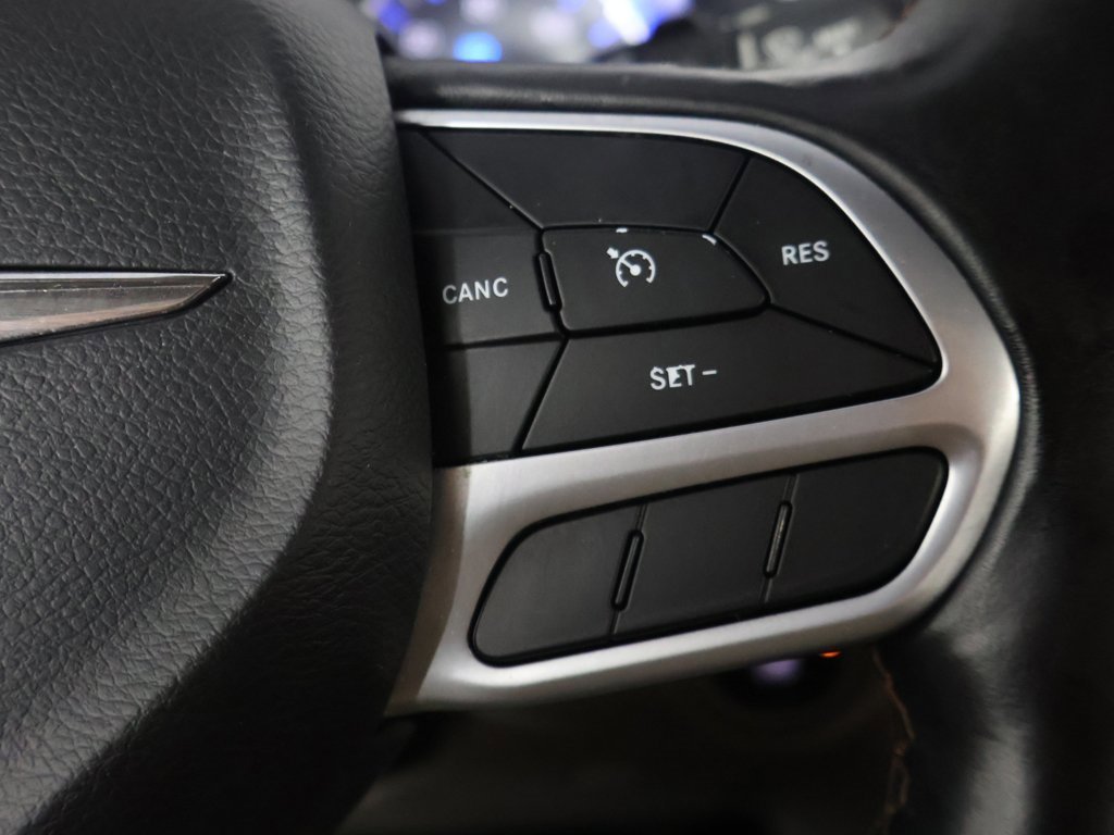 Used 2020 Chrysler Pacifica Touring-L image 40