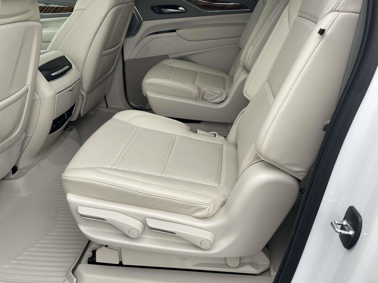 Used 2024 Cadillac Escalade ESV Premium Luxury Platinum w/ LPO, Floor Liner Package AWD/4WD image 5