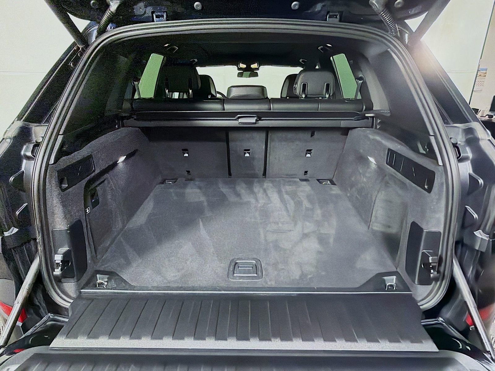 Used 2026 BMW X5 xDrive40i w/ M Sport Package image 28