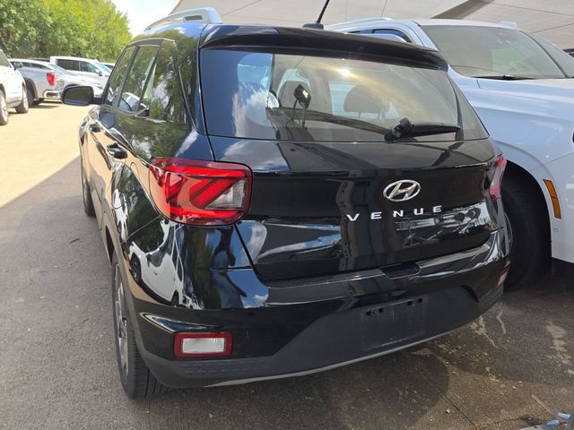 Used 2025 Hyundai Venue SEL FWD image 5