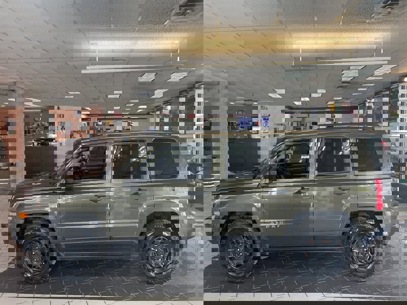 Used 2016 Jeep Patriot Sport image 6