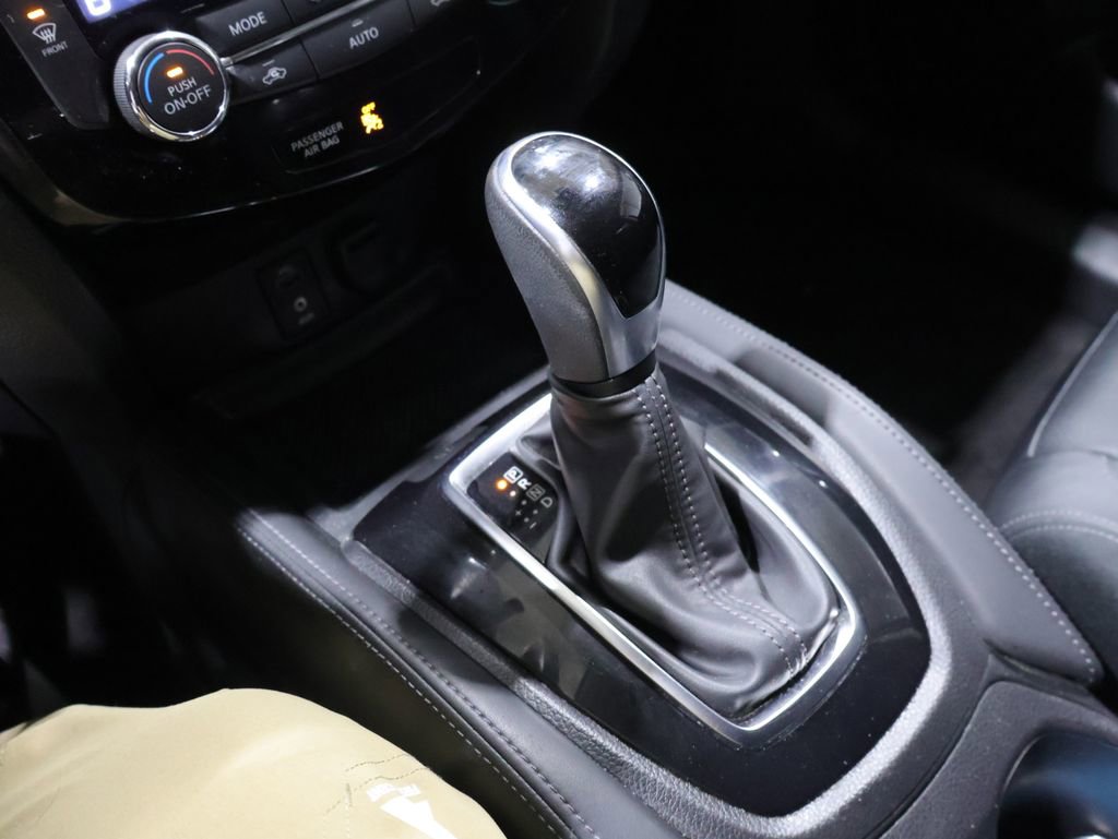 Used 2017 Nissan Rogue SL image 29