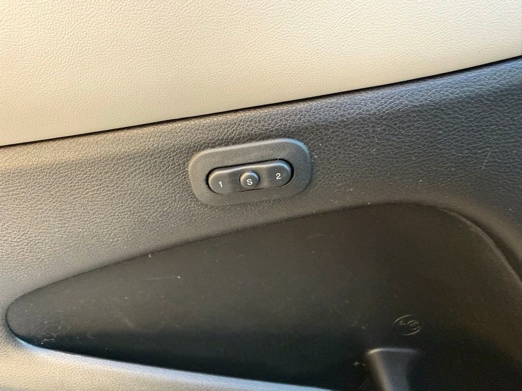 Used 2018 Jeep Grand Cherokee Limited image 16