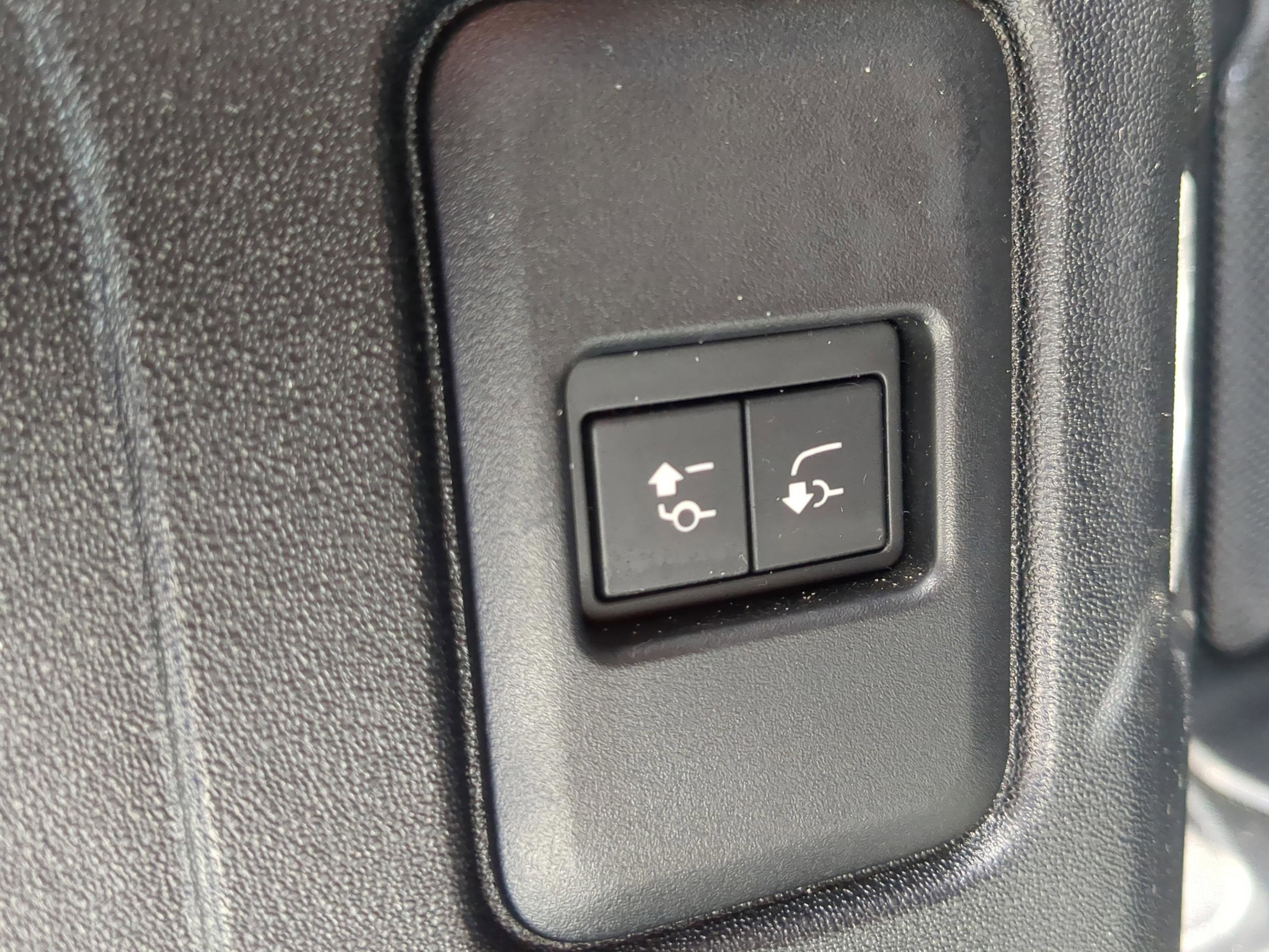 Used 2025 Land Rover Defender 110 S AWD/4WD image 31