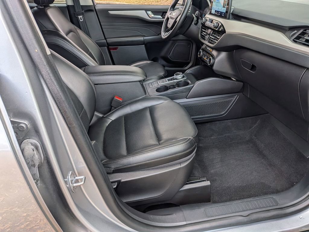 Used 2022 Ford Escape SEL image 32