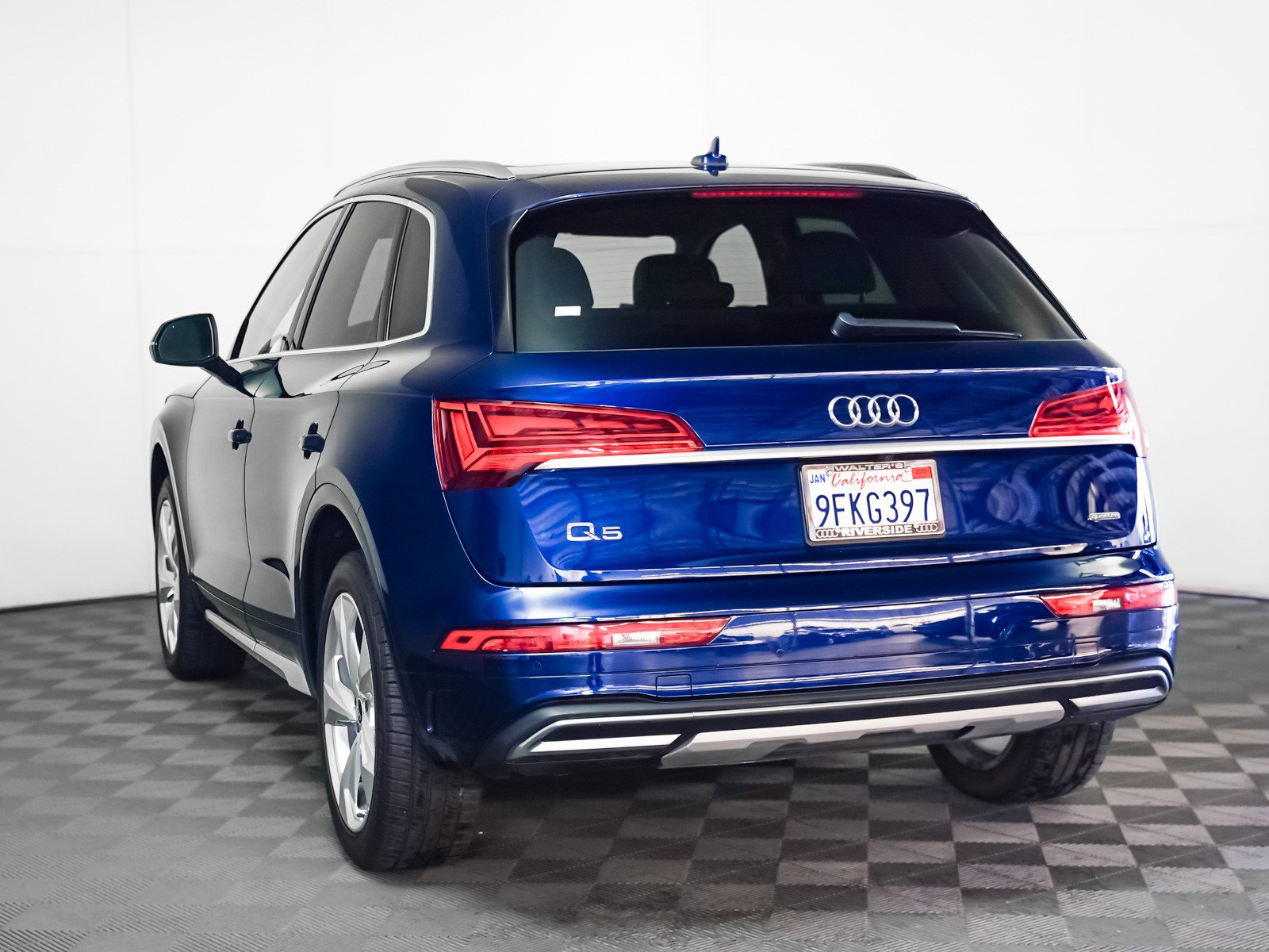 Used 2021 Audi Q5 Premium Plus w/ Premium Plus Package image 2